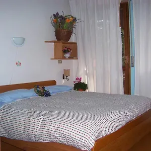  Bed & Breakfast Garni Pecol Italia